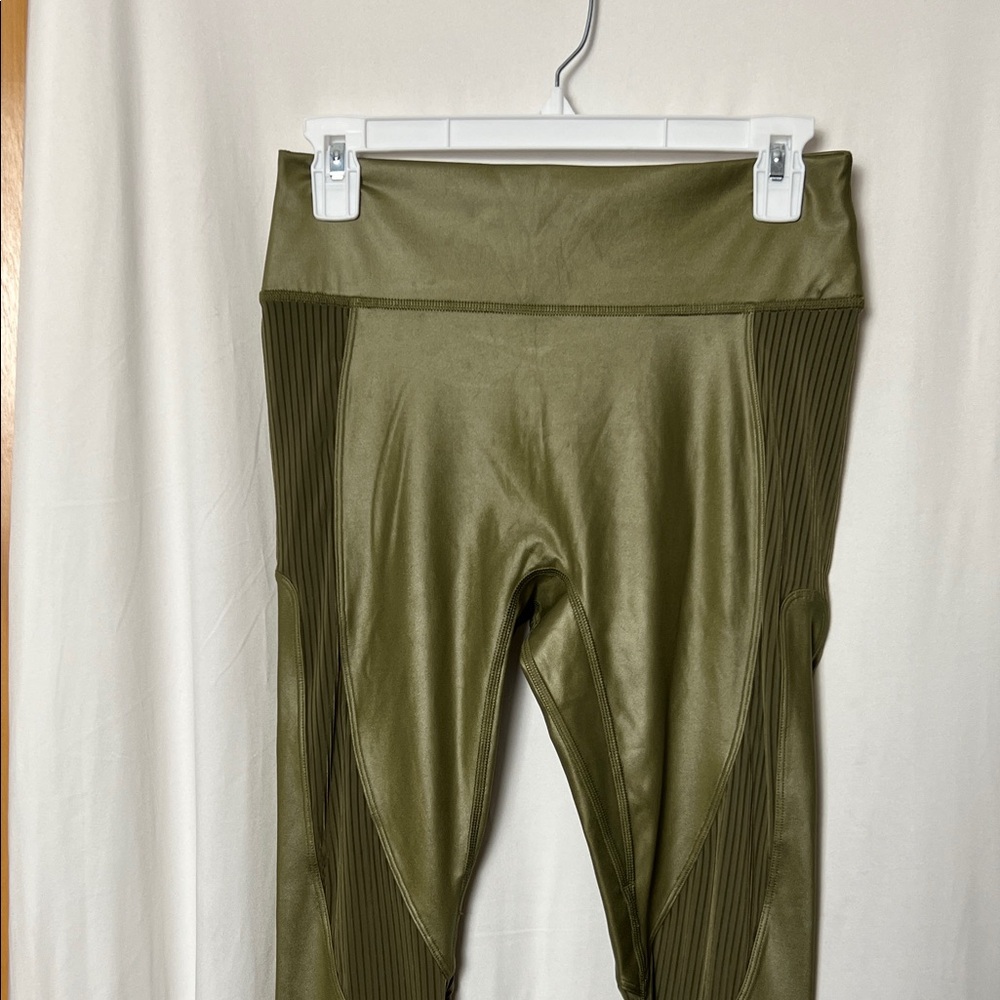 Motion365+ Contour High-Waisted Leggings Size Medium - Picture 4 of 12